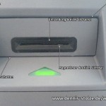 Nahaufnahme Skimming-Aufsatz an einem Geldautomaten